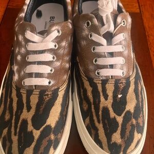 Burberry sneakers excellent condition